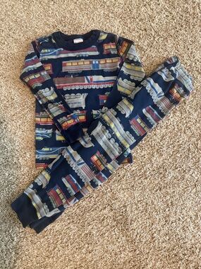 Hanna Andersson Navy Train-Print Pajama Set with Red and Yellow Train Details